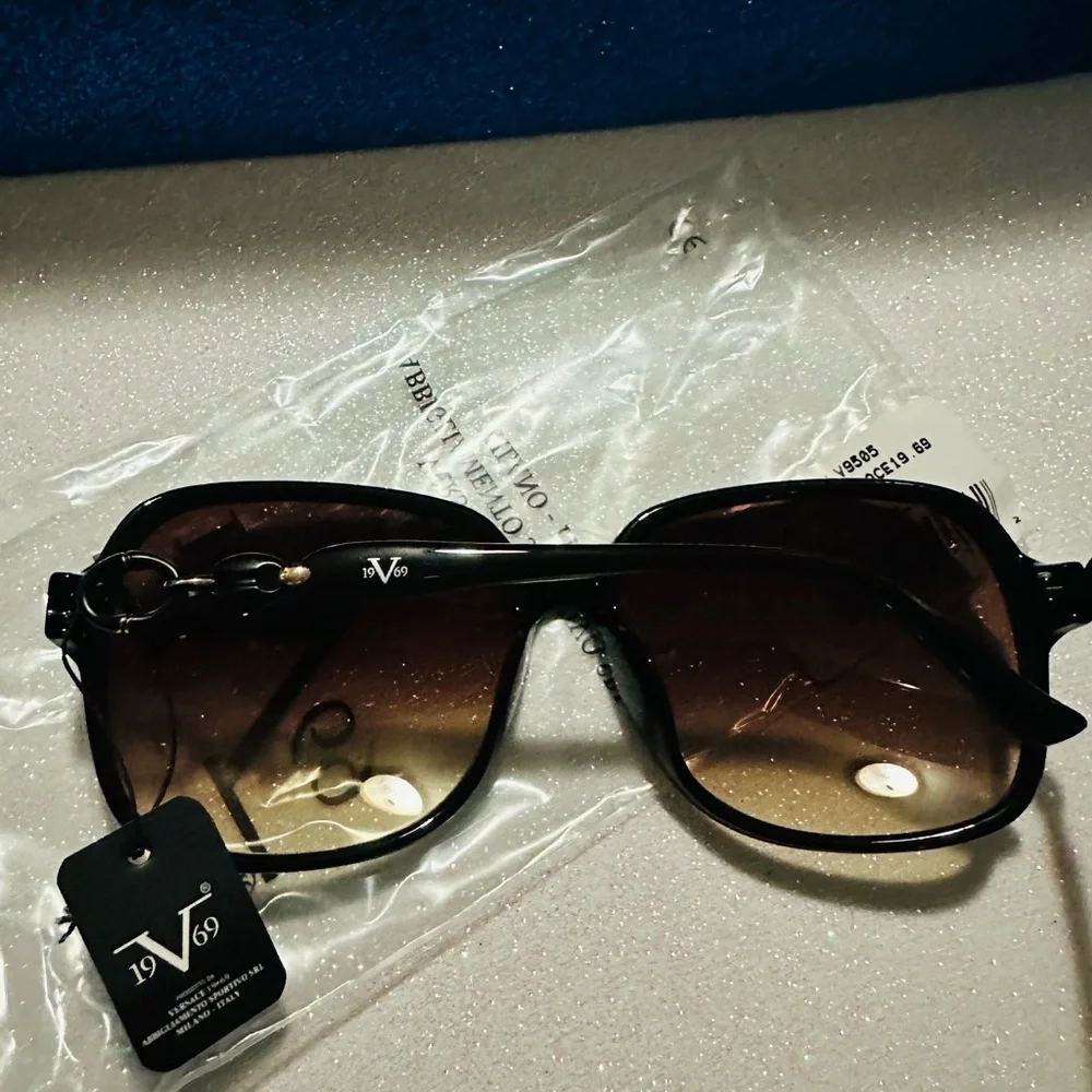 Versace 19V69✨🖤🤎 Black Sunglasses with Brown Lenses - Picture 2 of 8